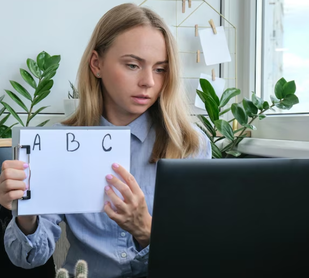 Языковые модели без обучения как инструмент прогнозирования проблем в онлайн-коммуникации