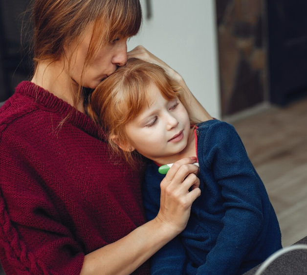 Материнская забота в раннем детстве влияет на здоровье и восприятие безопасности в подростковом возрасте
