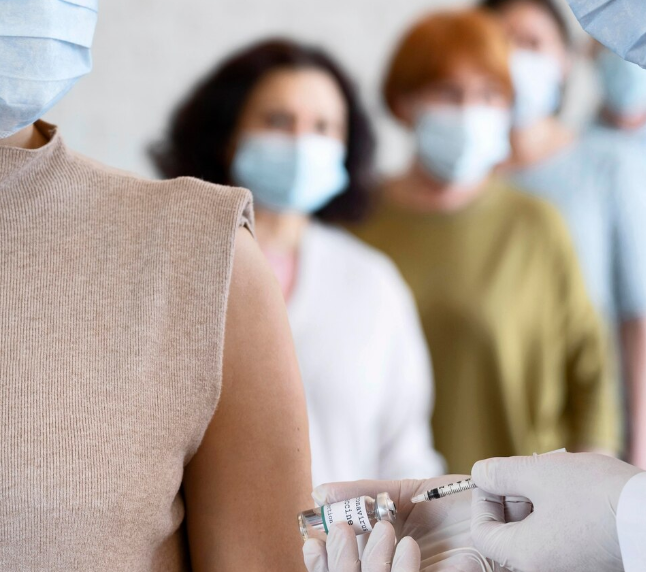 Обновлённые вакцины против COVID-19 сохраняют эффективность: исследование CDC и партнёров