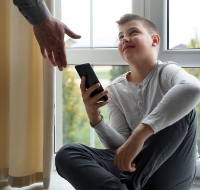 Влияние раннего использования смартфонов на психическое здоровье подростков и законодательные меры