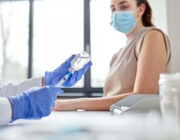 Исследование: вакцинация против COVID-19 спасла более 2,5 миллиарда жизней