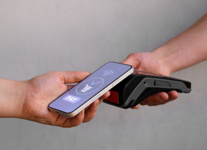 Жесты вместо кнопок: будущее бесконтактных платежей с NFC